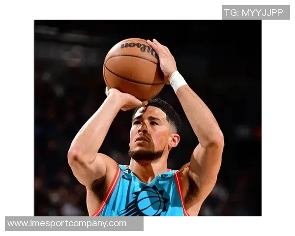 布克外线手感冰凉三分球失准却依然砍下27分助攻表现抢眼